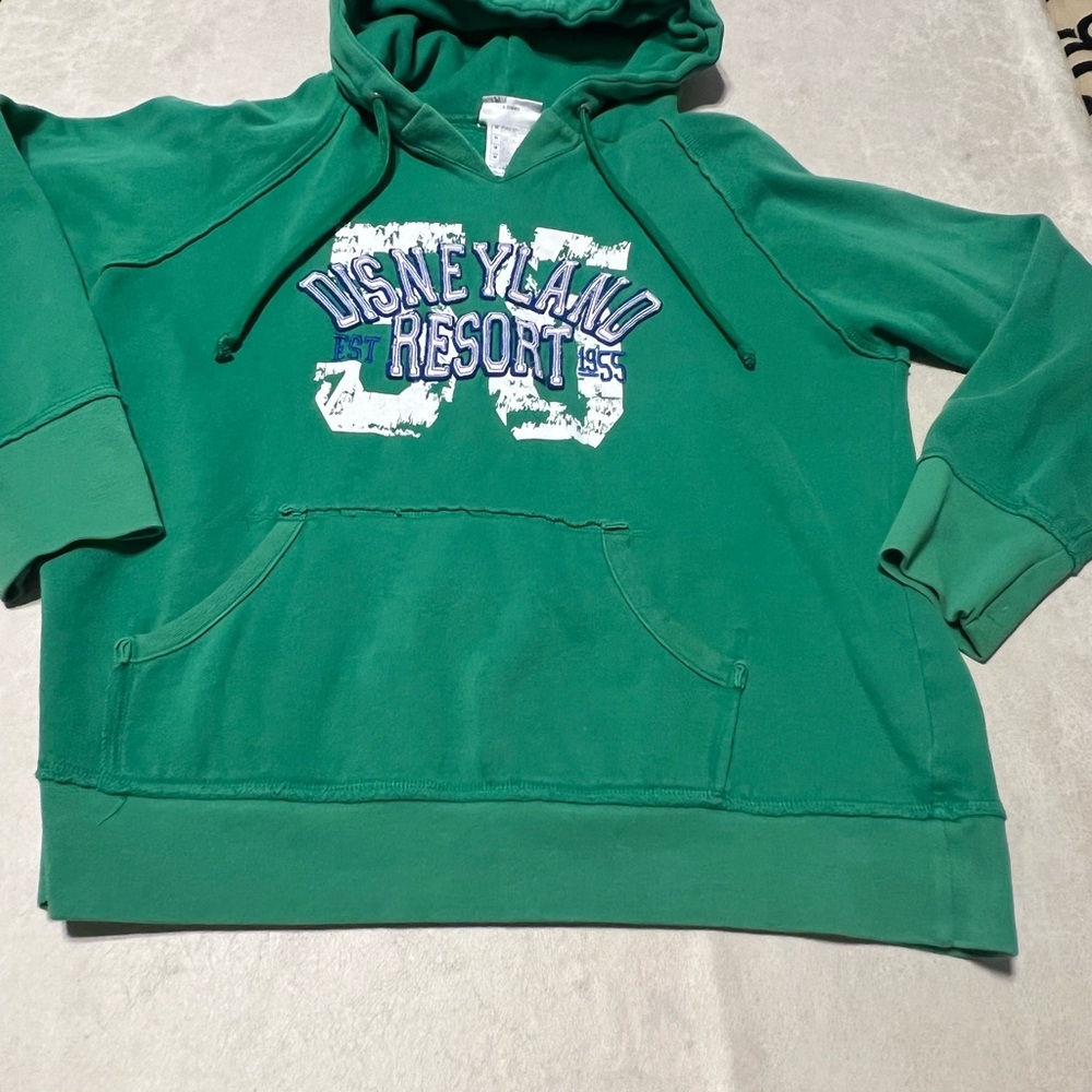 #7616. Disneyland Resort Women's Green Hoodie w/Kangaroo Pocket. Size M